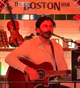 Lve Music at Boston Bar (Old Town)